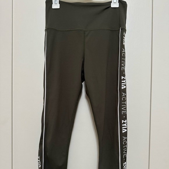Zyia Olive Logo Stripe Light n Tight Hi-Rise Capri 20" - Picture 1 of 5
